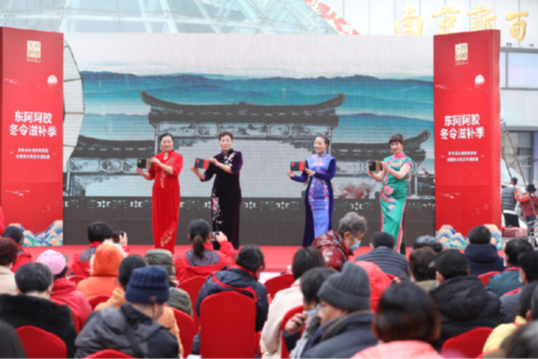 3現場展示東阿阿膠產品.png