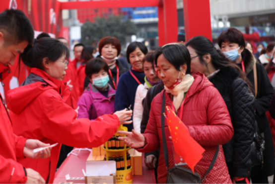 2市民品嘗復方阿膠漿.png