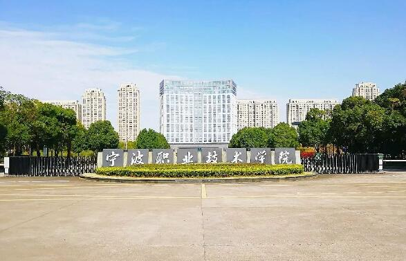 500強企業“組團”搶人，這所高職院校畢業生緣何成為“香餑餑”？