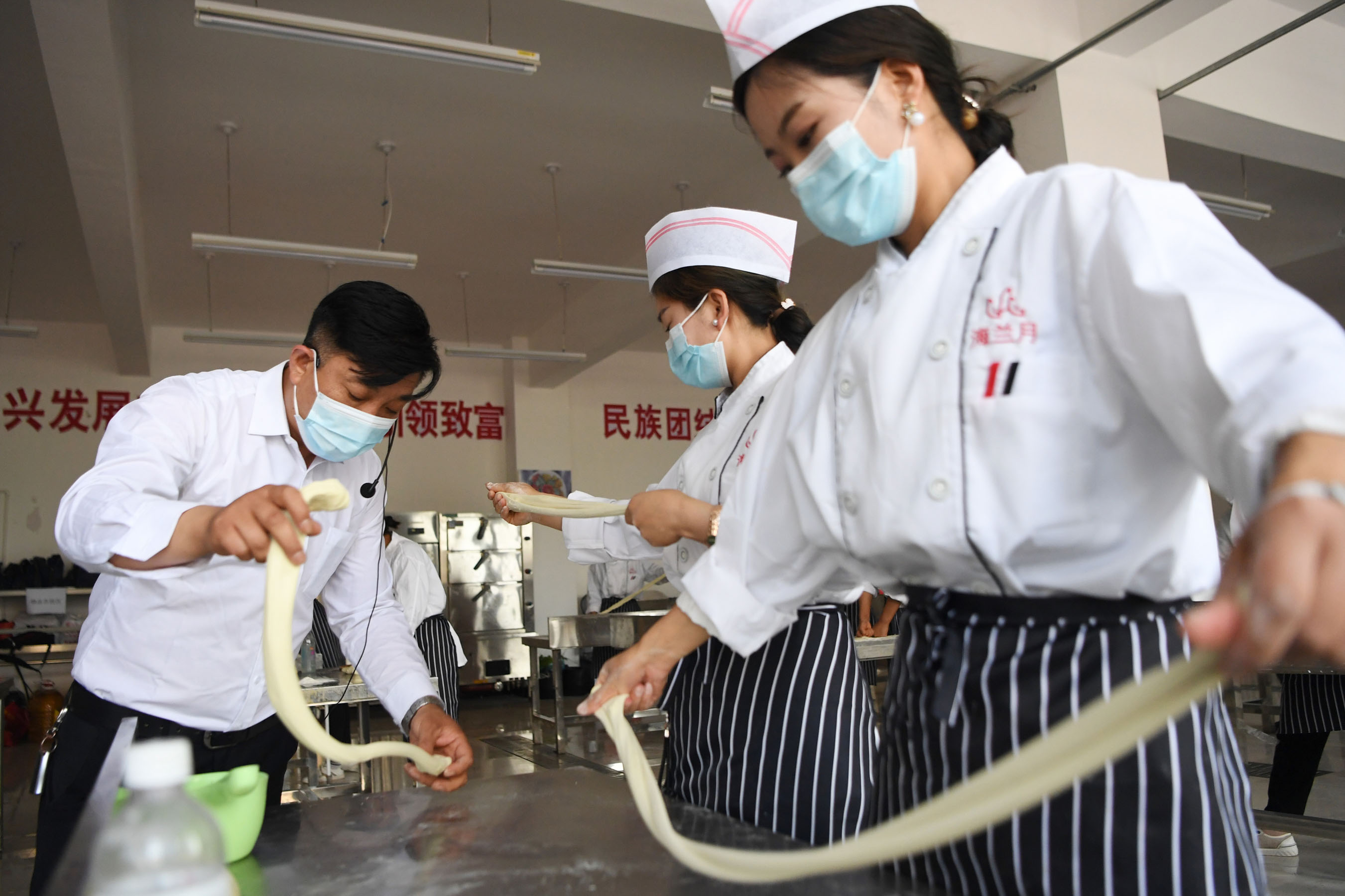 “保特色”與“重規范”可否兼得？