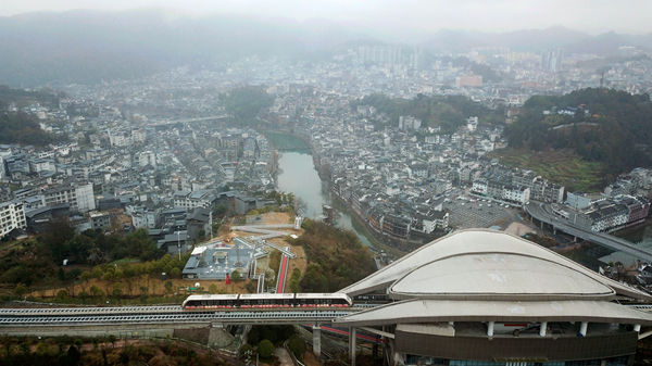 新春走基層丨“小”場景涌動經濟“大”能量——小店、小廠、小站、小村探訪記